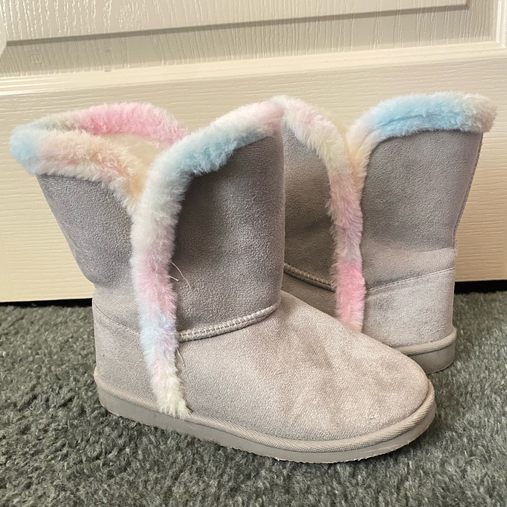 Girls Tulip Hem Fuzzy Boot
